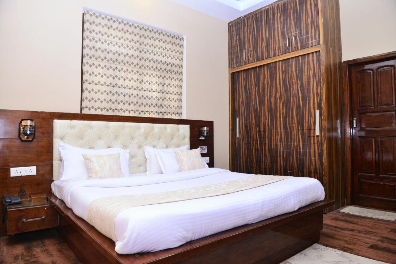 Signature Villa Sonipat Εξωτερικό φωτογραφία