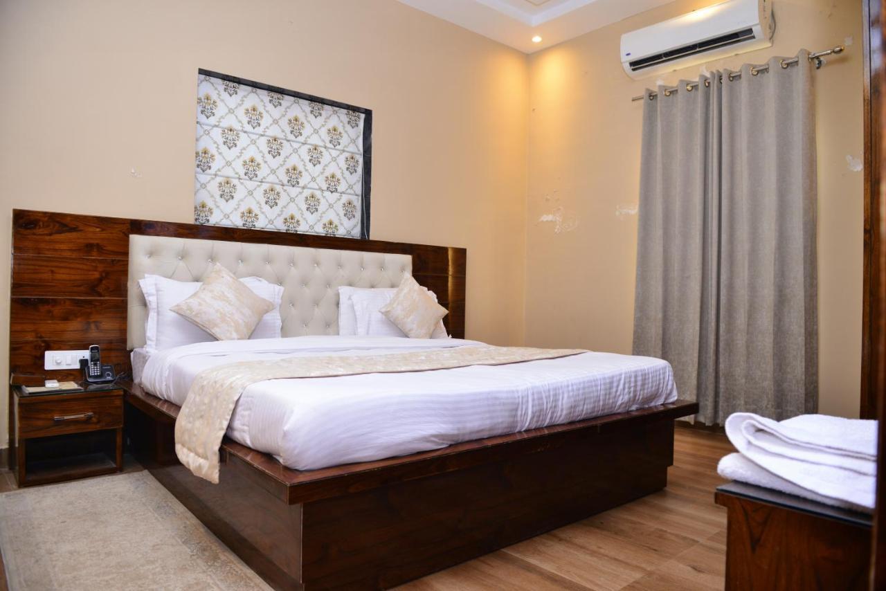 Signature Villa Sonipat Εξωτερικό φωτογραφία